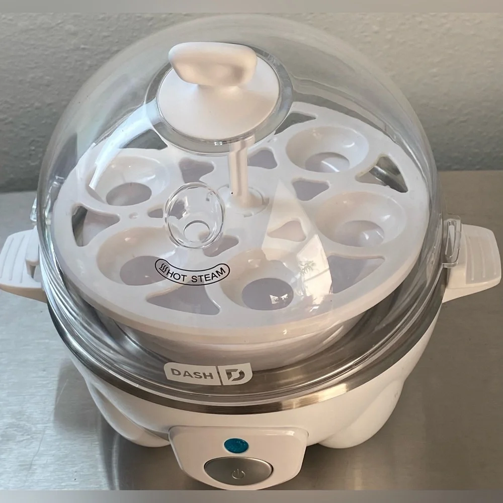 DASH RAPID EGG-COOKER- CUISINART KITCHEN MAT-WITH KITCHEN UTENSILS - Picture 6 of 16